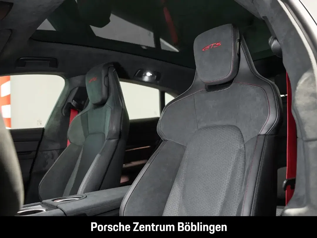 Porsche Taycan GTS Sport Turismo - Thumbnail 5