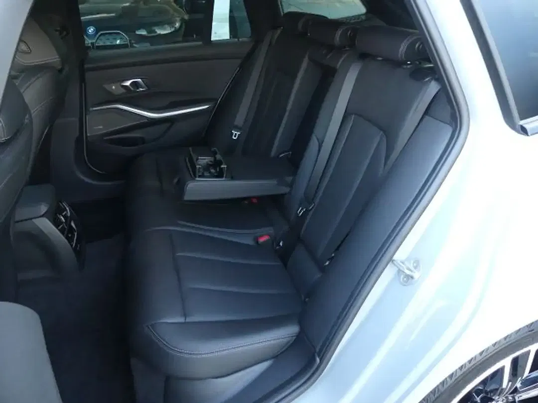 BMW 320 Touring M Sport - Thumbnail 10