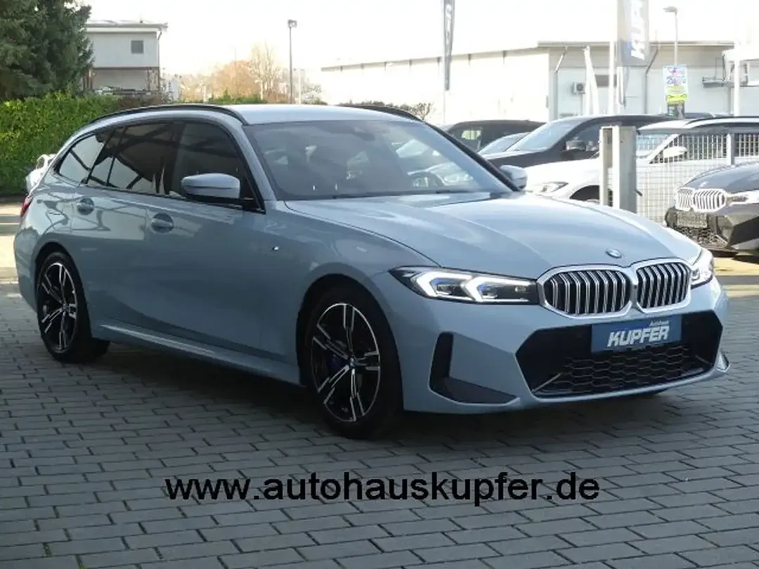 BMW 320 Touring M Sport - Thumbnail 2