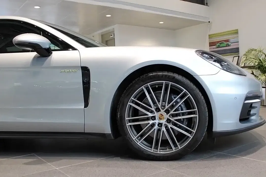Porsche Panamera E-Hybrid 4 Sport Turismo Edition - Thumbnail 10