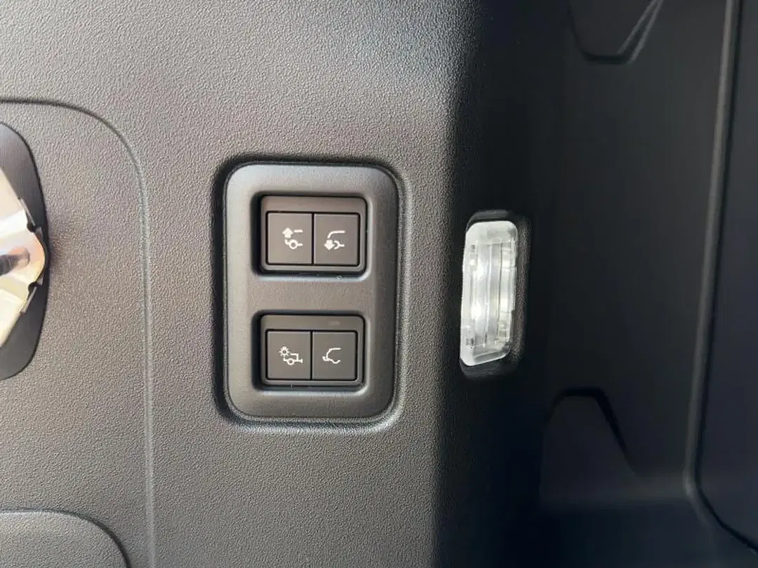 Land Rover Defender P635 OCTA 110 - Thumbnail 10
