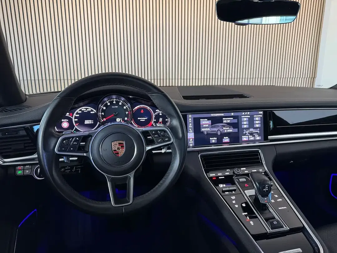 Porsche Panamera 4 Edition - Thumbnail 13