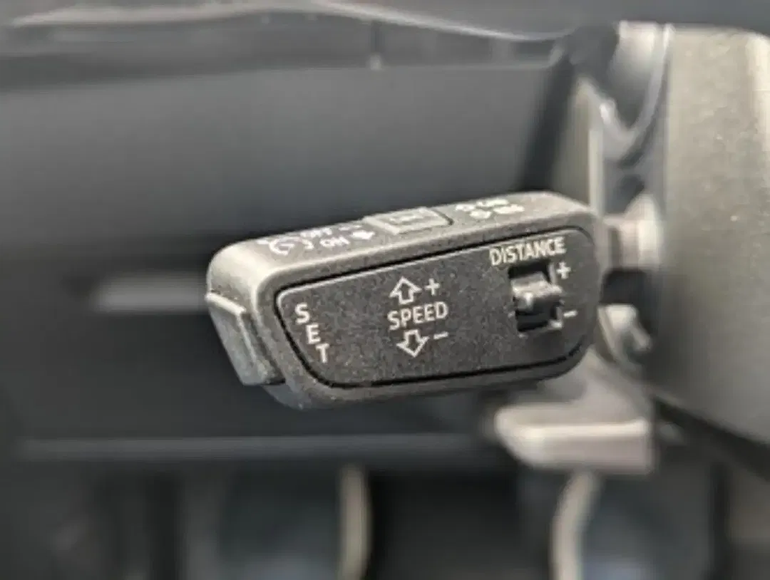 Audi Q8 e-tron Black Edition S line - Thumbnail 10