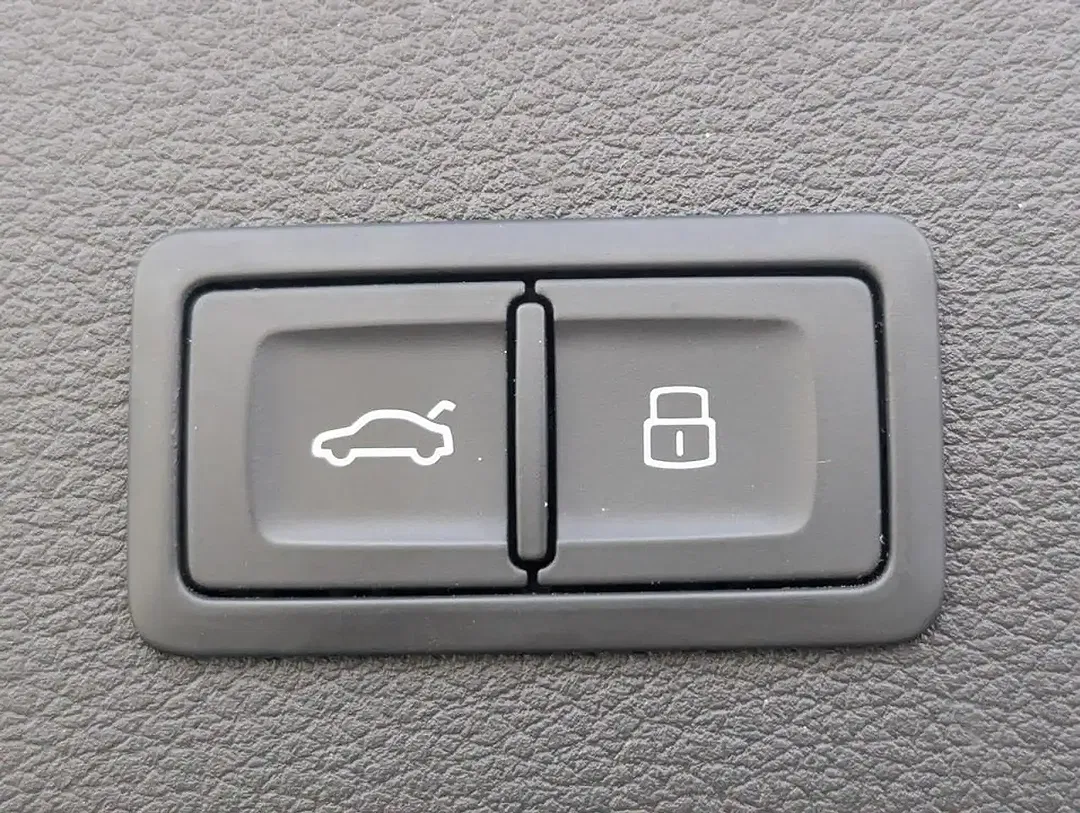 Audi Q8 e-tron Black Edition S line - Thumbnail 5