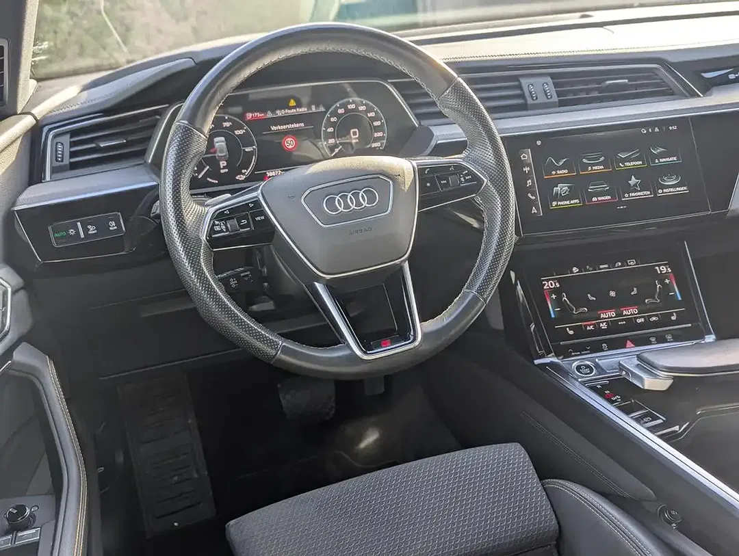 Audi Q8 e-tron Black Edition S line - Thumbnail 6