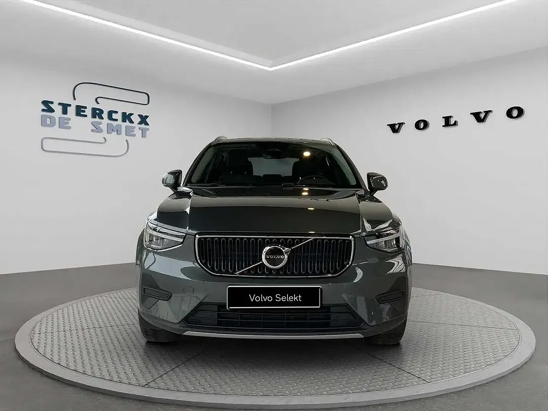 Volvo XC40 B3 MHEV Core - Thumbnail 2