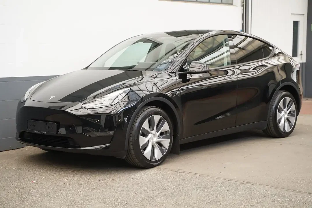 Tesla Model Y RWD Standard Range - Afbeelding 1