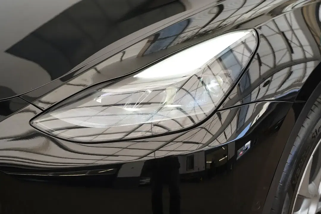 Tesla Model Y RWD Standard Range - Thumbnail 10