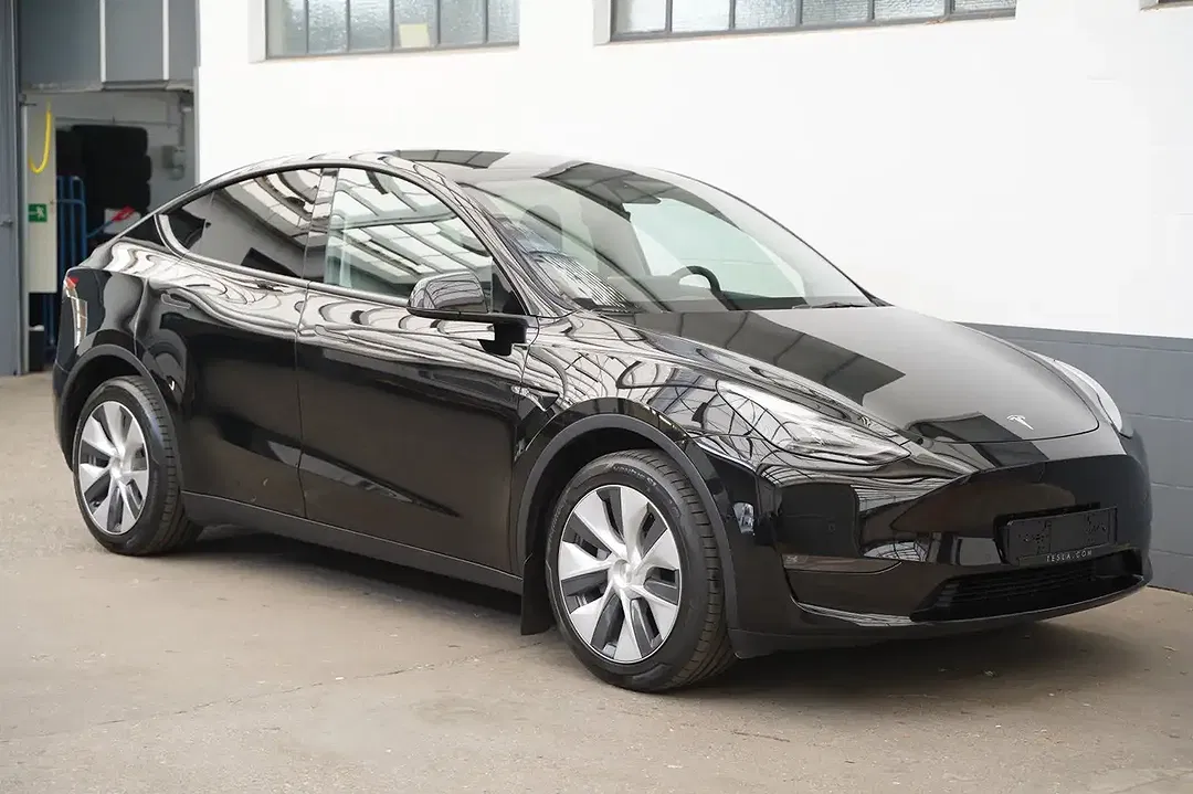 Tesla Model Y RWD Standard Range - Thumbnail 12