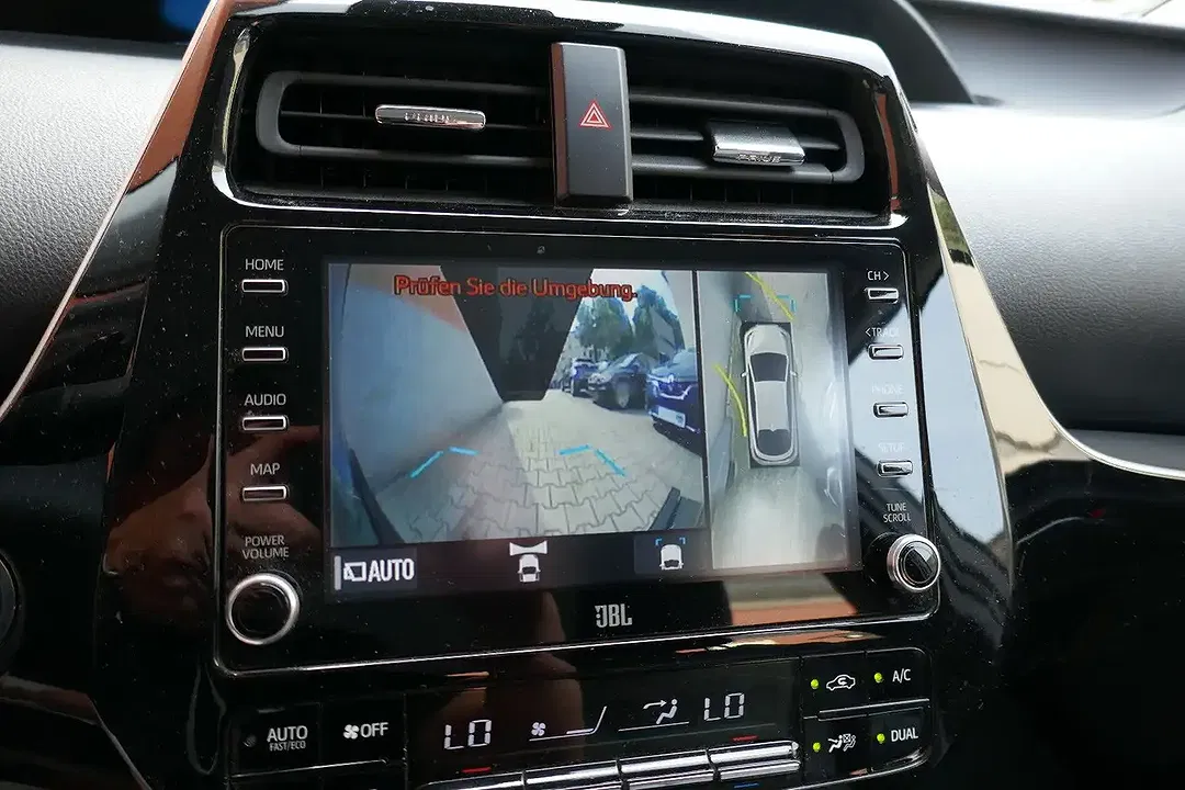 Toyota Prius PHEV Executive - Thumbnail 10