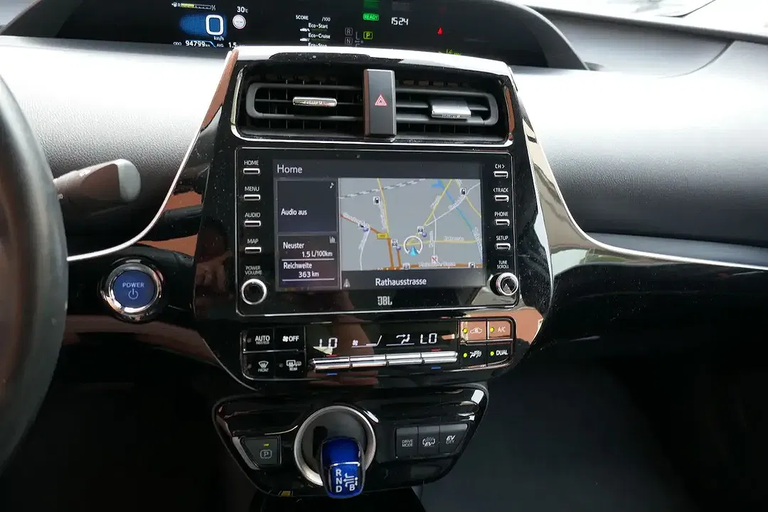 Toyota Prius PHEV Executive - Thumbnail 11