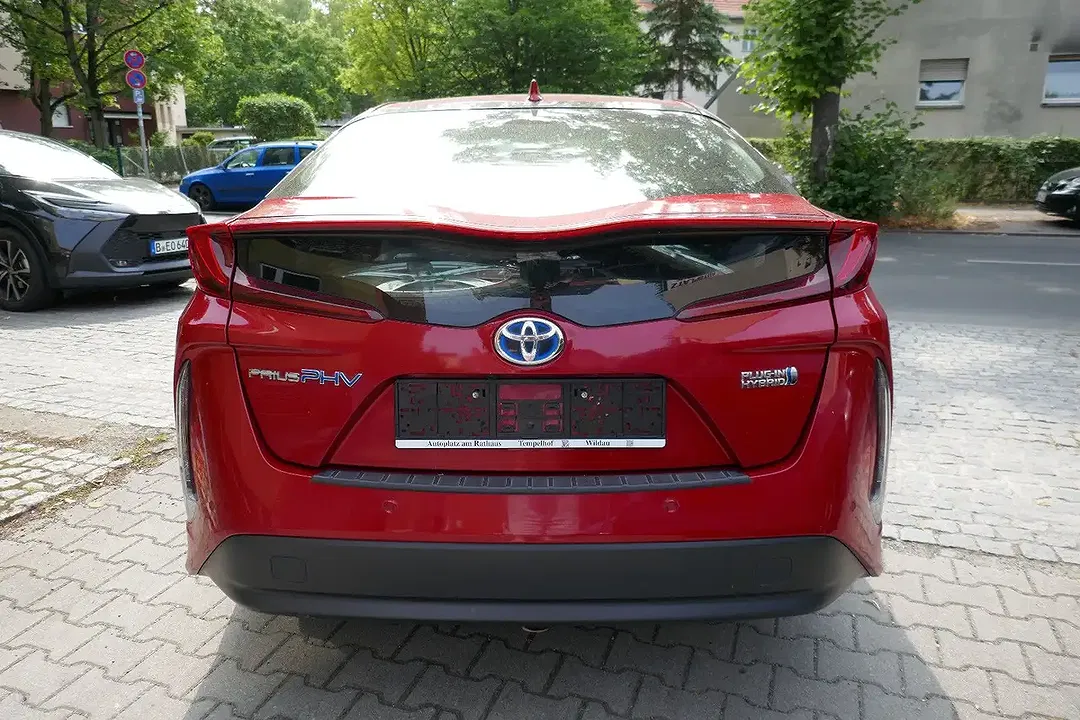 Toyota Prius PHEV Executive - Thumbnail 6