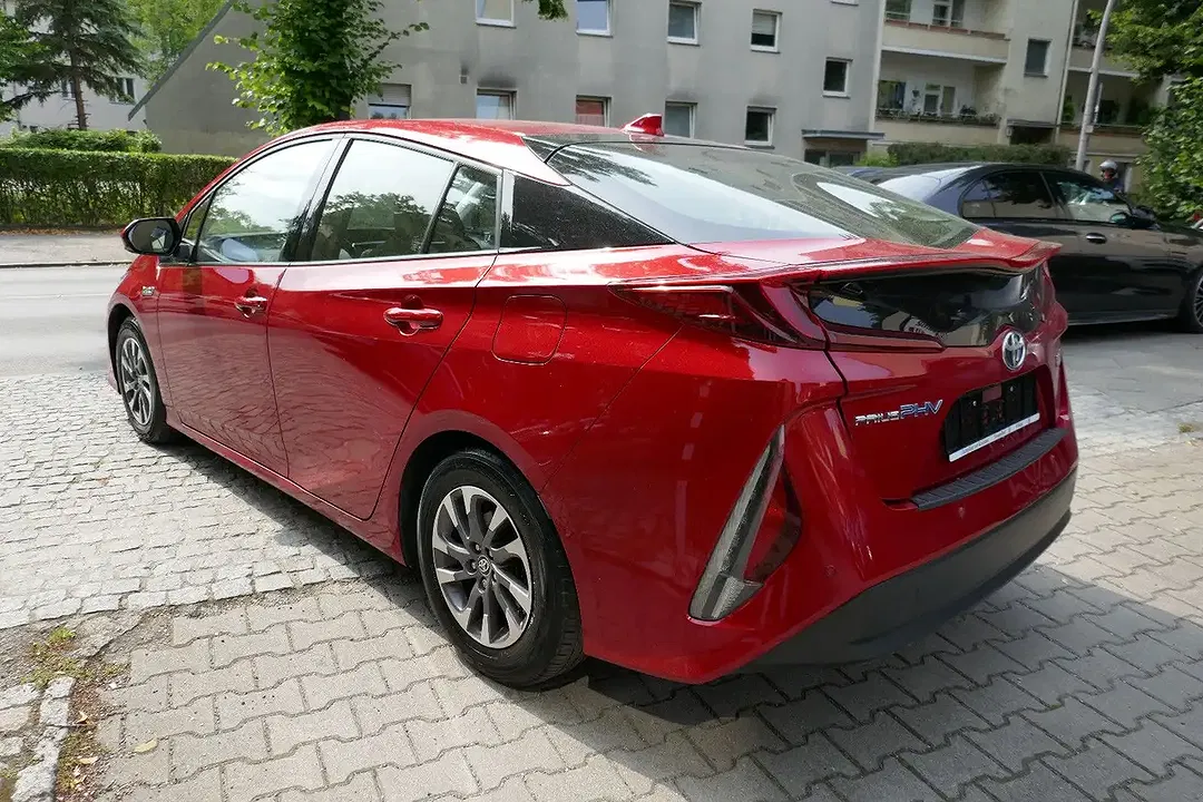 Toyota Prius PHEV Executive - Thumbnail 7
