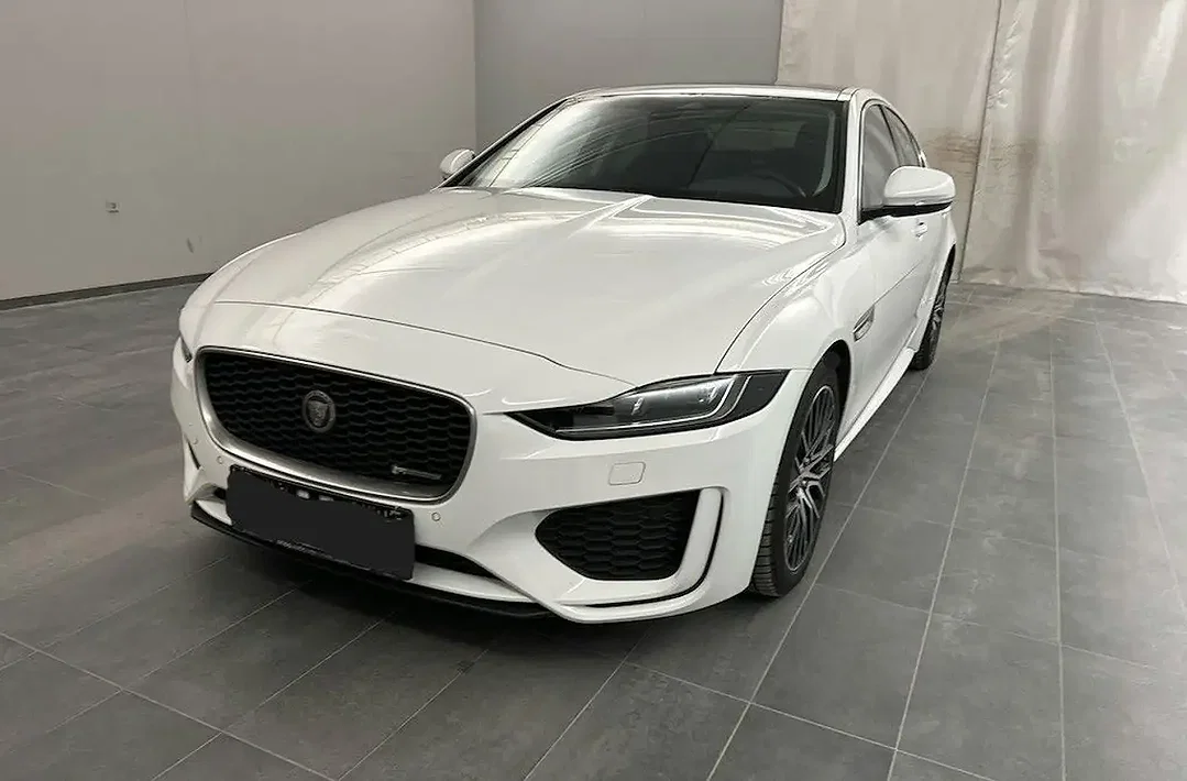 Jaguar XE P250 R-Dynamic SE - Afbeelding 1