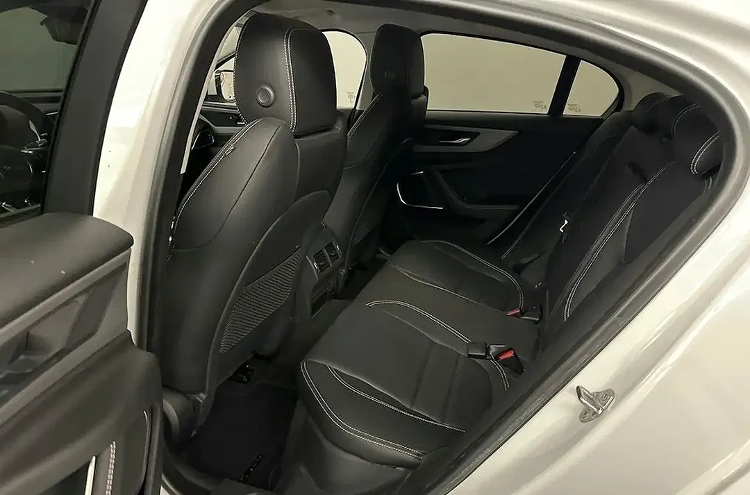 Jaguar XE P250 R-Dynamic SE - Thumbnail 10