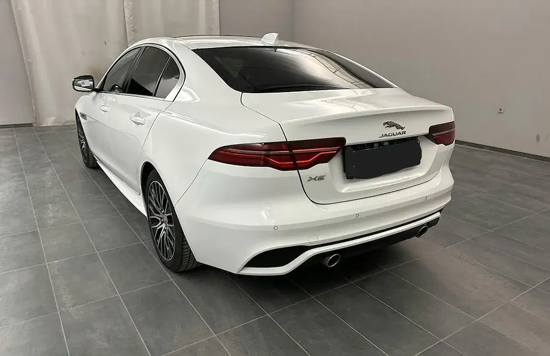 Jaguar XE P250 R-Dynamic SE - Thumbnail 3
