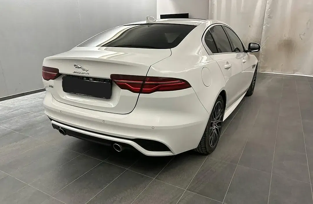 Jaguar XE P250 R-Dynamic SE - Thumbnail 4