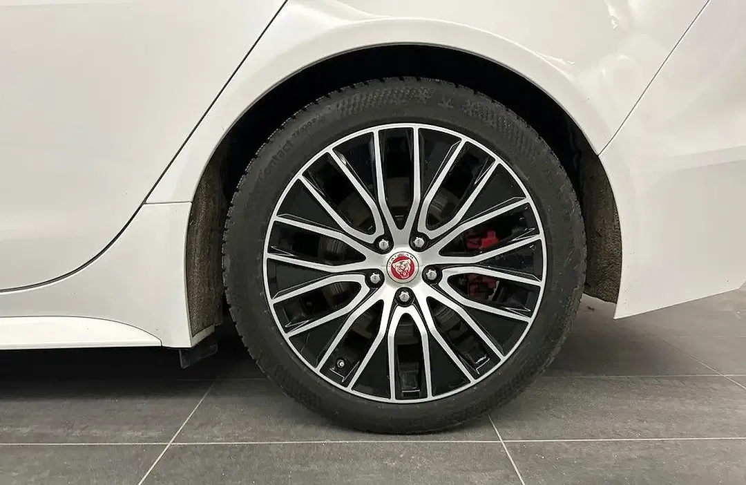 Jaguar XE P250 R-Dynamic SE - Thumbnail 5