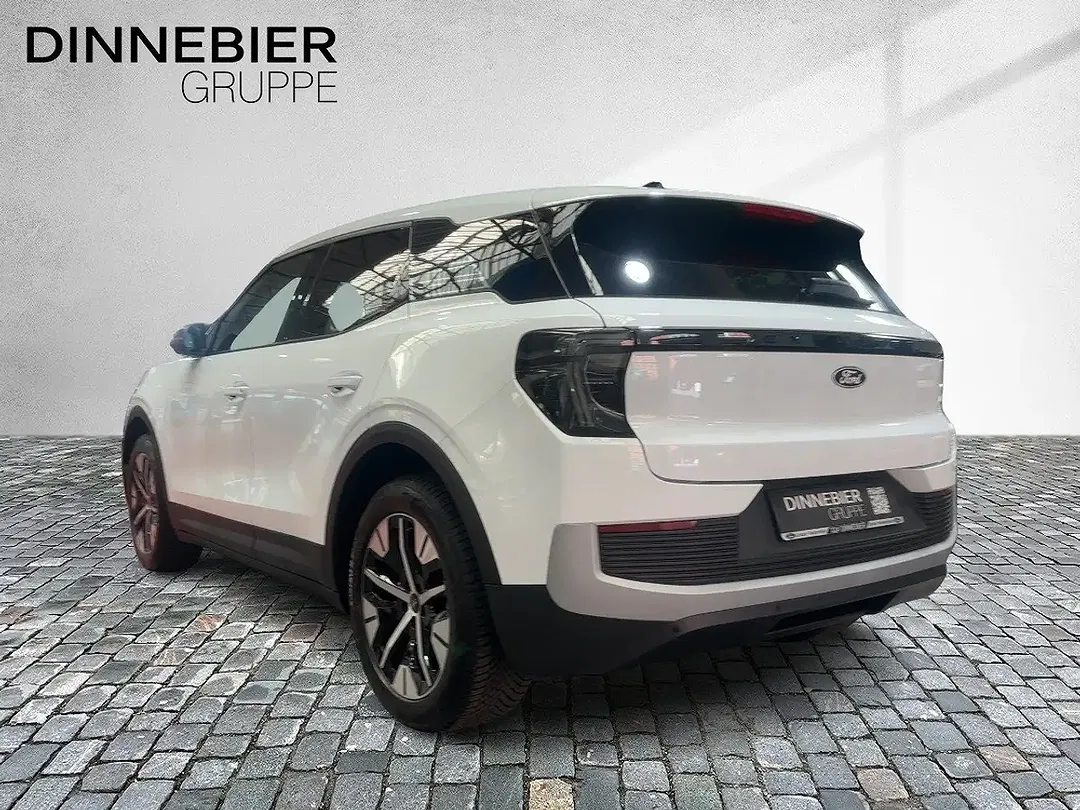 Ford Explorer Premium - Thumbnail 2