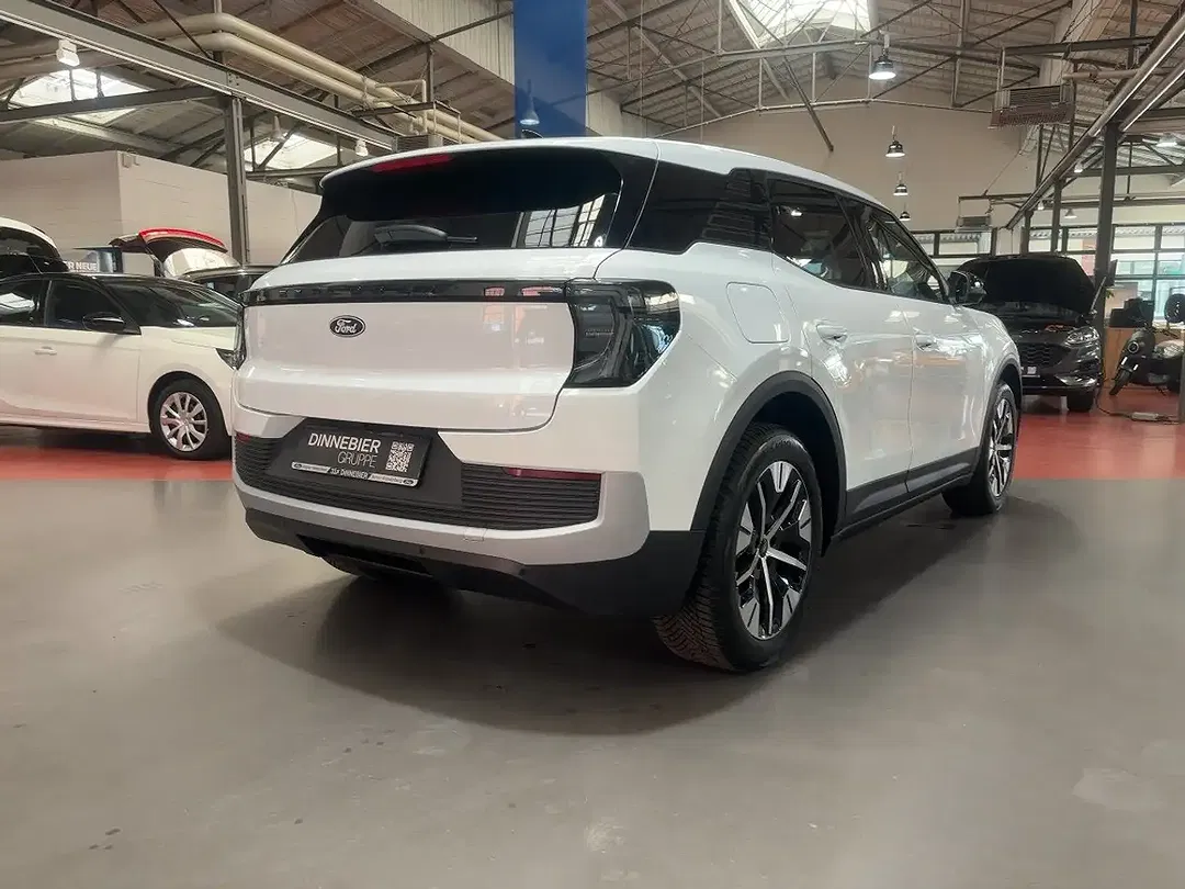 Ford Explorer Premium - Thumbnail 3