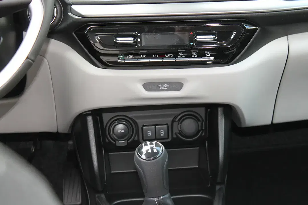 Suzuki Swift Hybrid 1.2 Comfort+ - Thumbnail 9