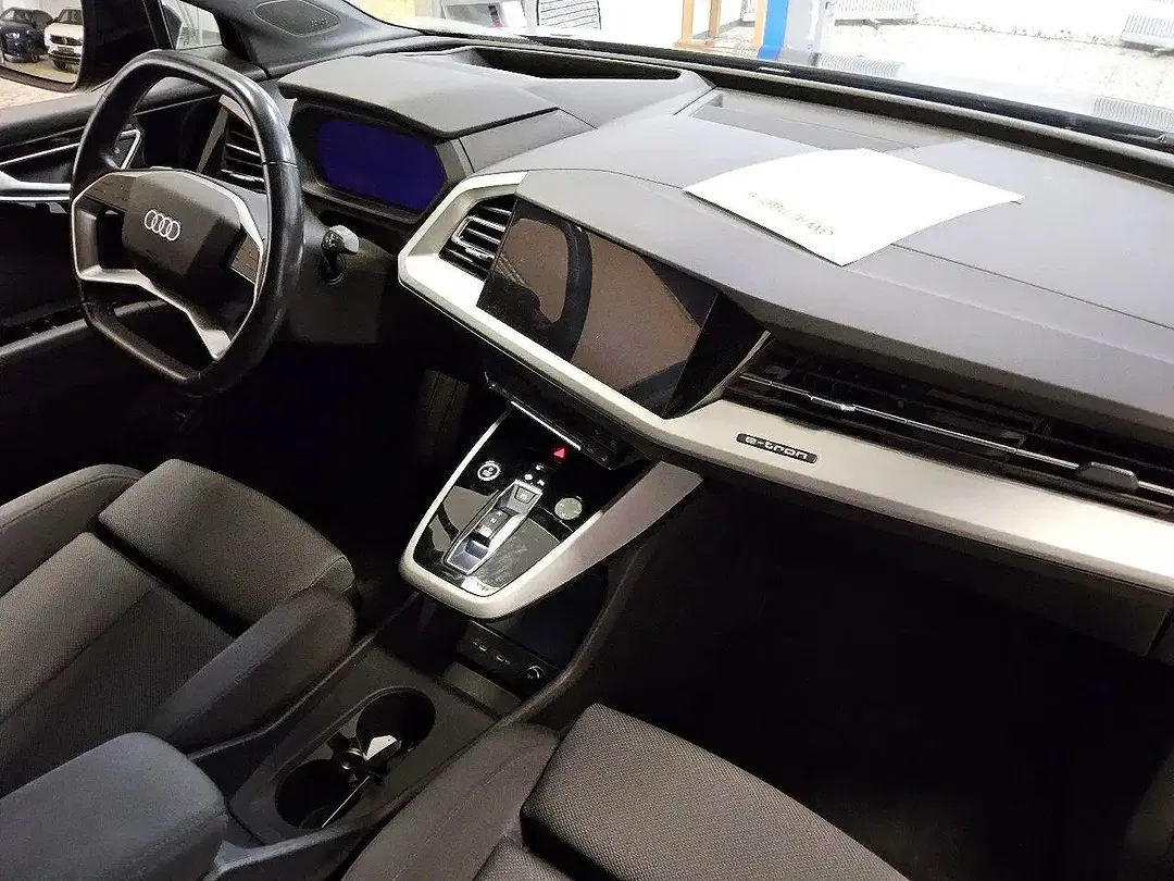 Audi Q4 e-tron 40 - Thumbnail 6