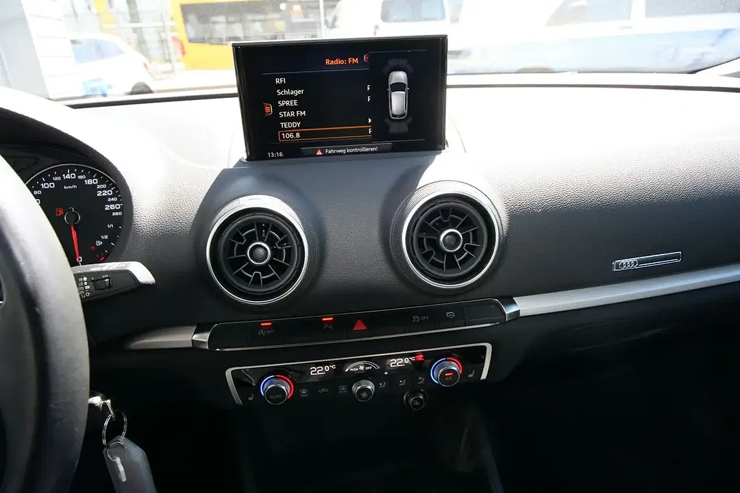 Audi A3 30 TFSI Sportback Base - Thumbnail 11