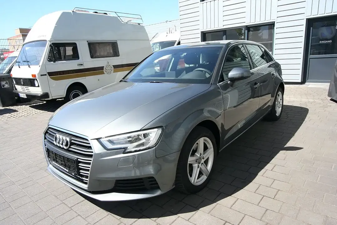 Audi A3 30 TFSI Sportback Base - Thumbnail 3