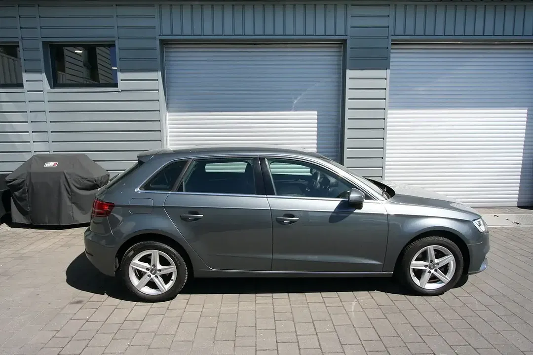 Audi A3 30 TFSI Sportback Base - Thumbnail 4