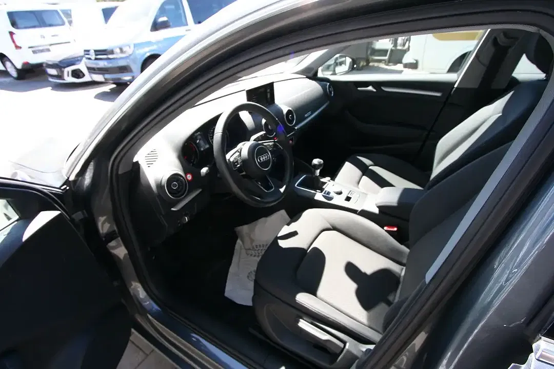 Audi A3 30 TFSI Sportback Base - Thumbnail 9