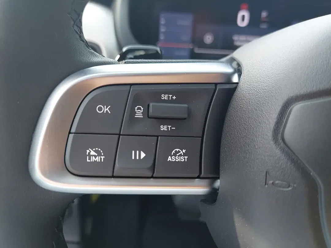 Jeep Avenger e-Hybrid Altitude - Thumbnail 16