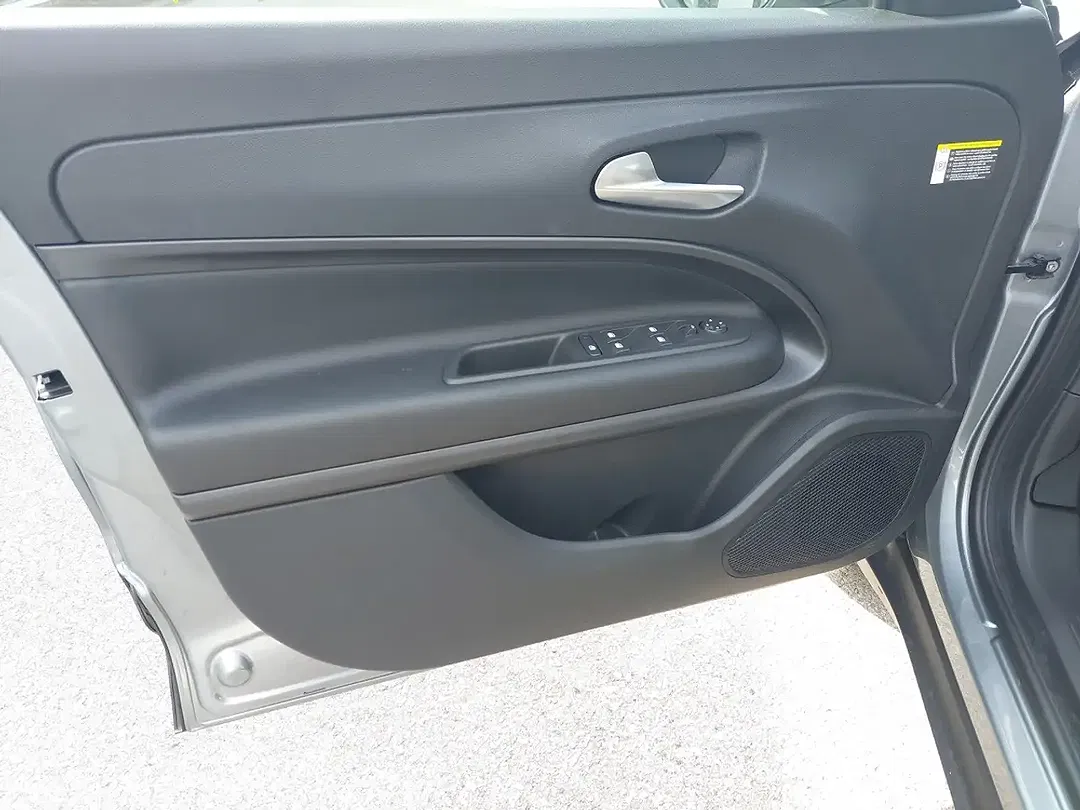 Jeep Avenger e-Hybrid Altitude - Thumbnail 17