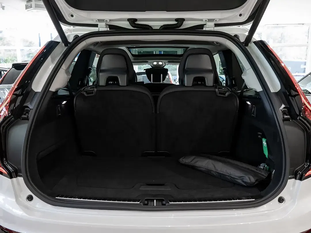 Volvo XC90 T8 PHEV Hybrid AWD Recharge Plus Dark - Thumbnail 8
