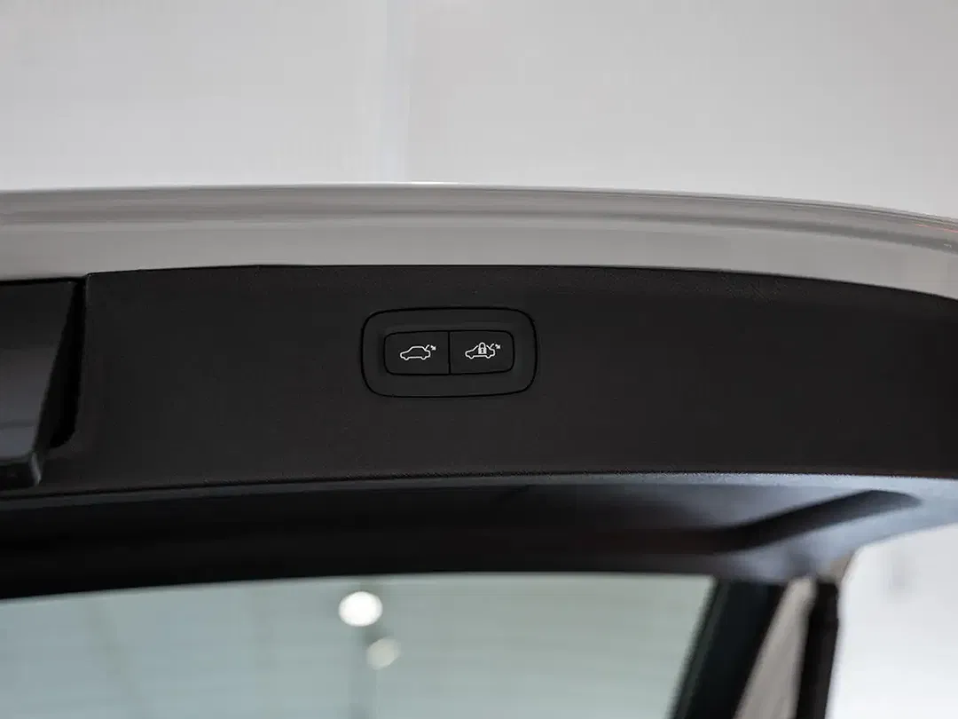 Volvo XC90 T8 PHEV Hybrid AWD Recharge Plus Dark - Thumbnail 9