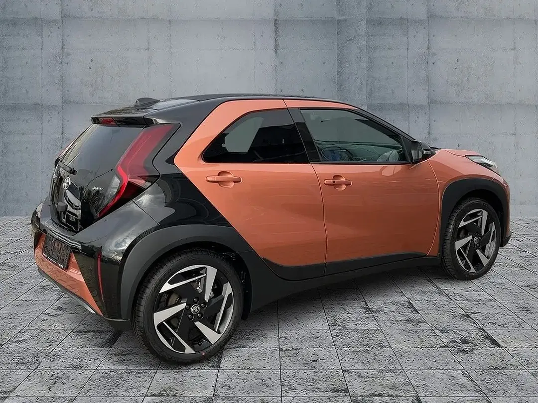 Toyota Aygo X 1.5 Hybrid Lounge - Thumbnail 6