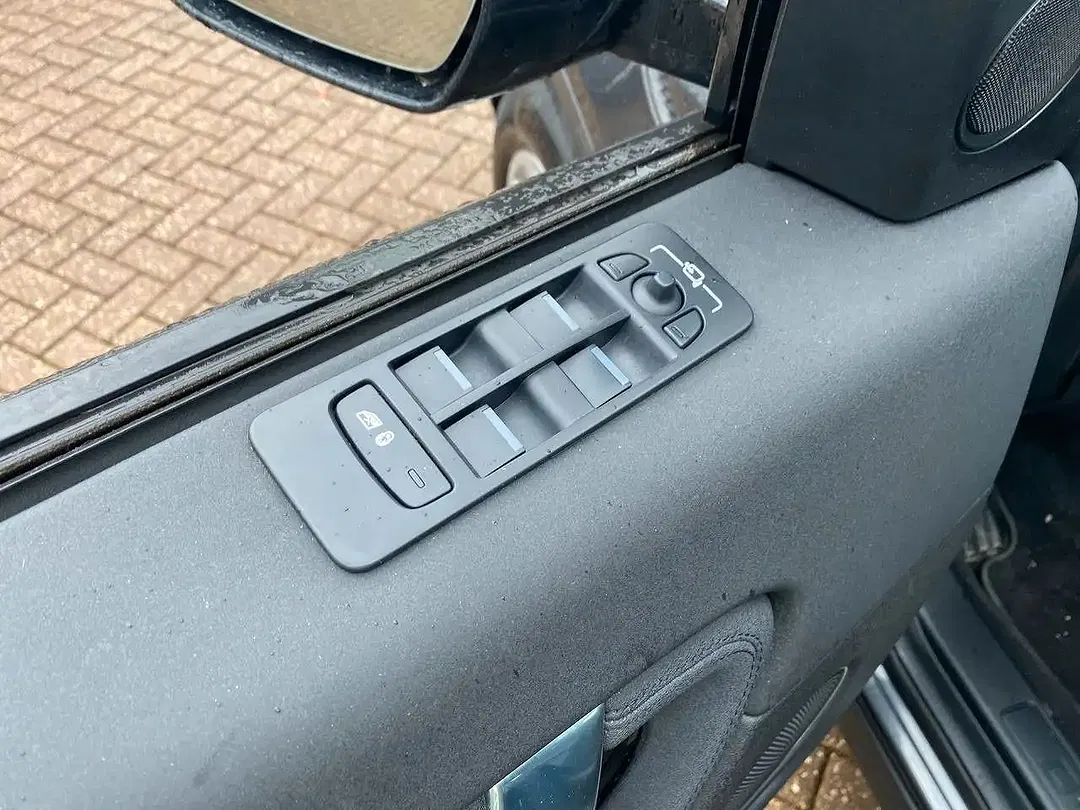 Land Rover Discovery Sport 4x4 PHEV R-Dynamic - Thumbnail 9