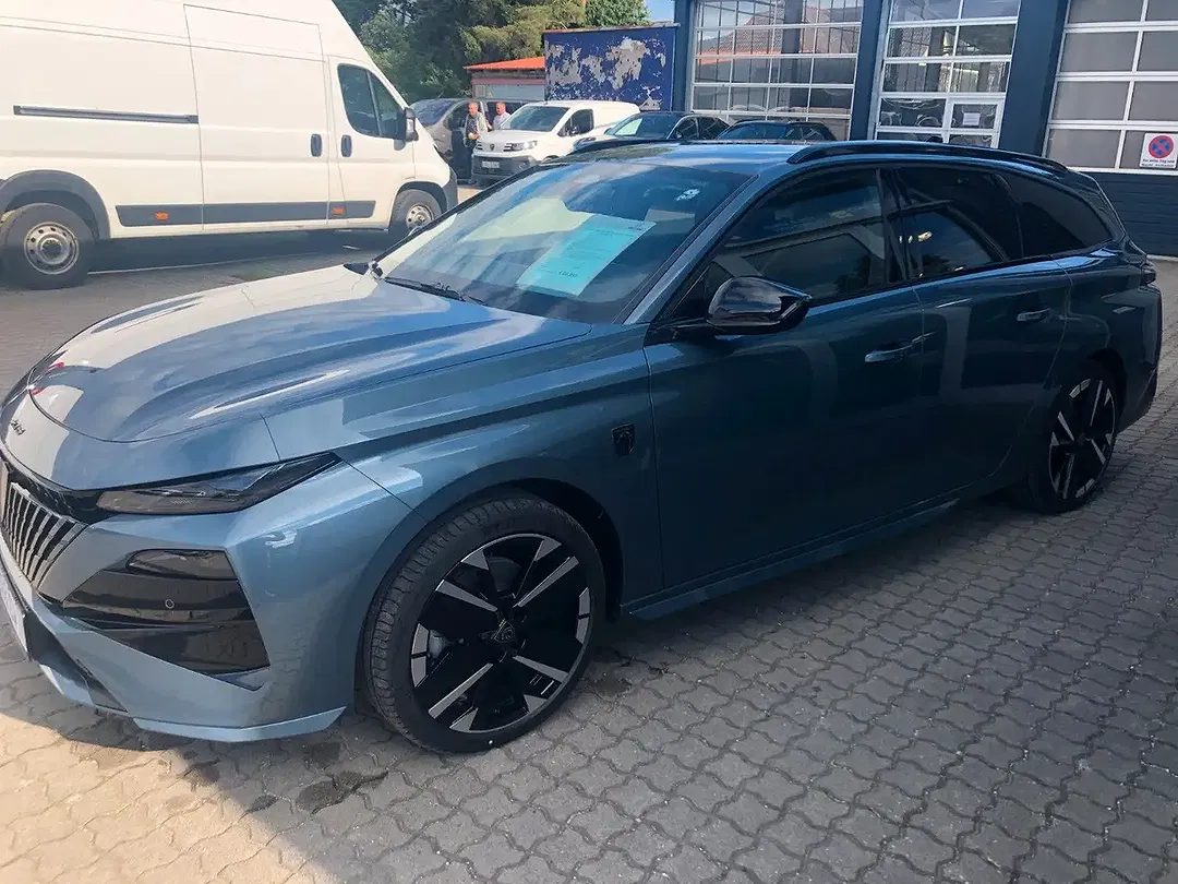 Peugeot 308 130 BlueHDi EAT8 GT SW - Thumbnail 3