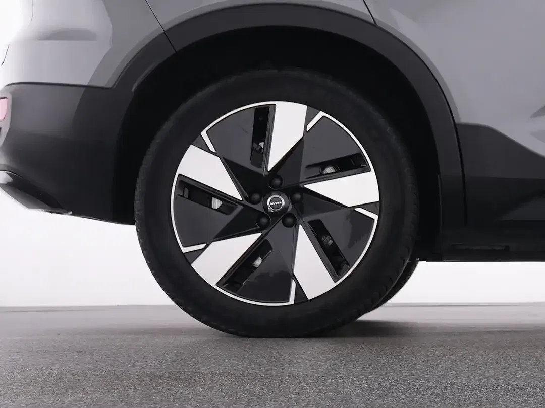 Volvo XC40 EV Core - Thumbnail 23