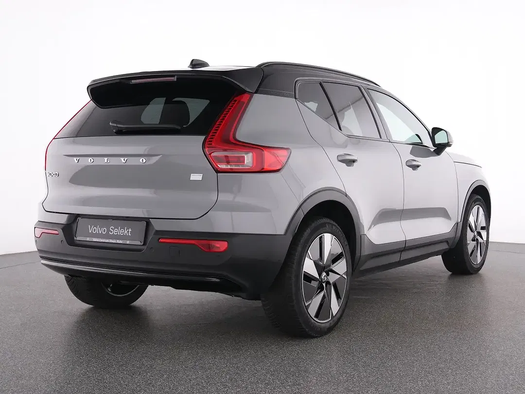Volvo XC40 EV Core - Thumbnail 3