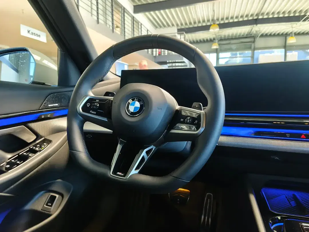 BMW 520 xDrive M Sport - Thumbnail 10