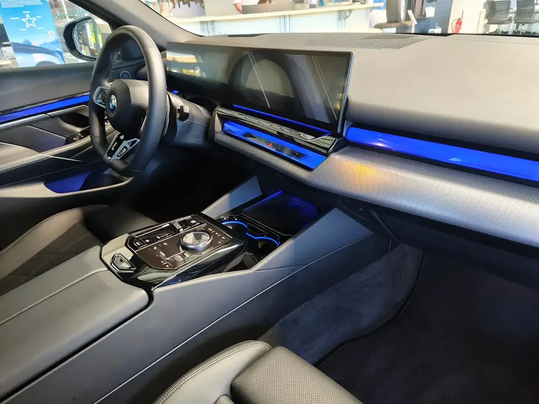 BMW 520 xDrive M Sport - Thumbnail 12