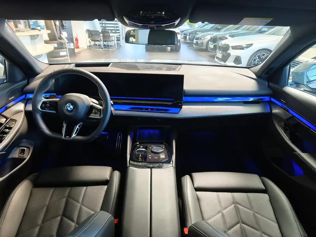 BMW 520 xDrive M Sport - Thumbnail 9