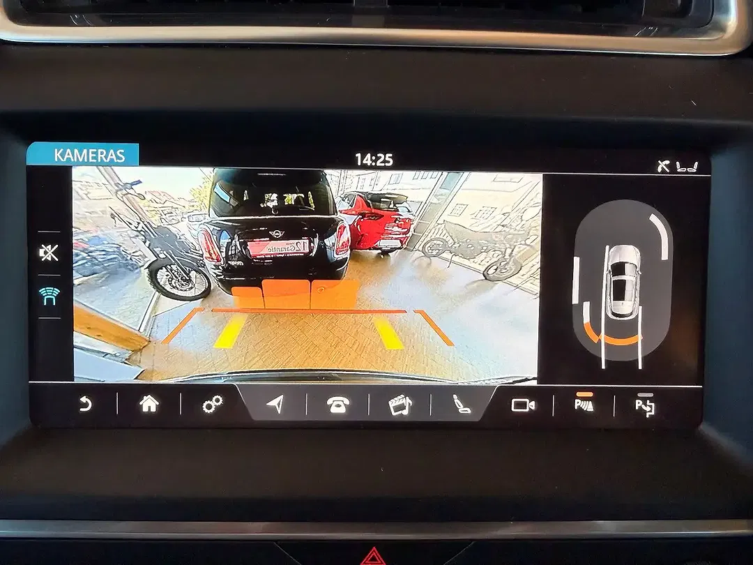 Jaguar E-Pace 4x4 Chequered Flag - Thumbnail 14