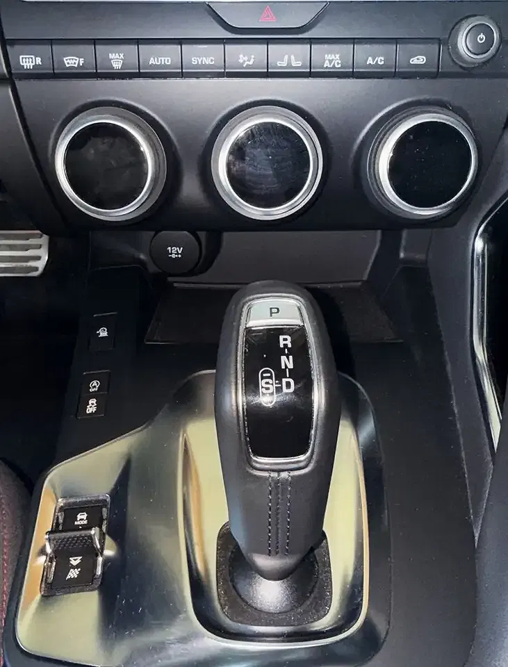 Jaguar E-Pace 4x4 Chequered Flag - Thumbnail 4