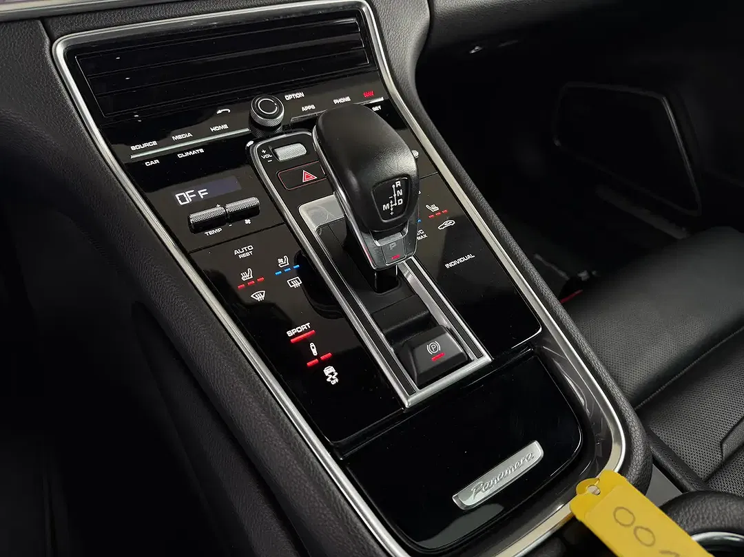 Porsche Panamera Turbo - Thumbnail 10