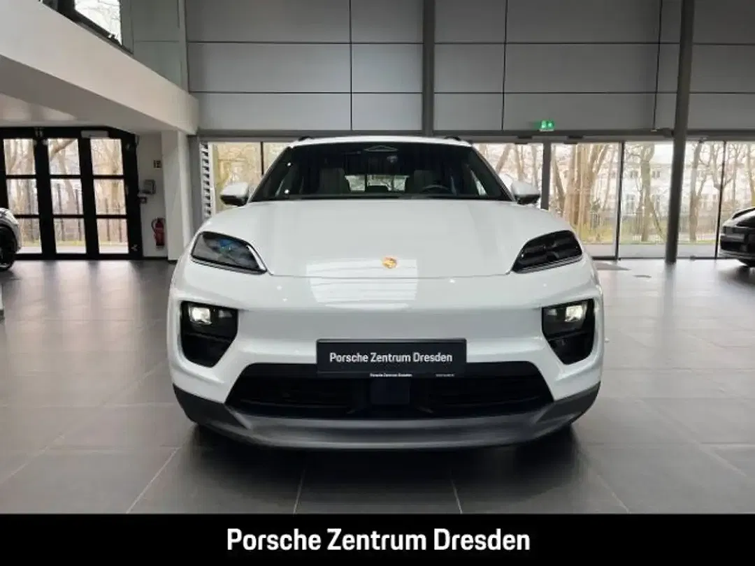 Porsche Macan 4 Plus - Thumbnail 6