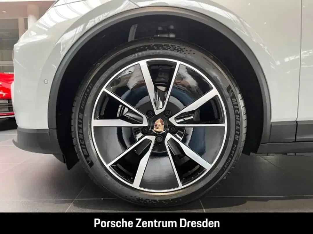 Porsche Macan 4 Plus - Thumbnail 8