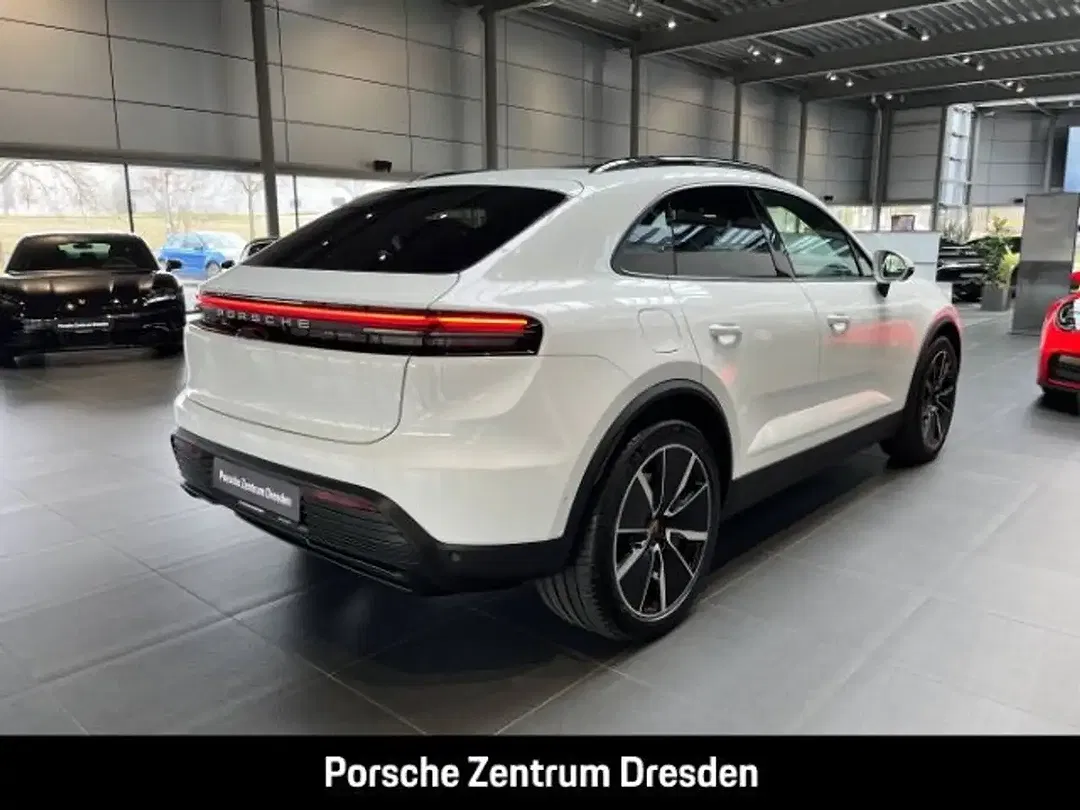 Porsche Macan 4 Plus - Thumbnail 9