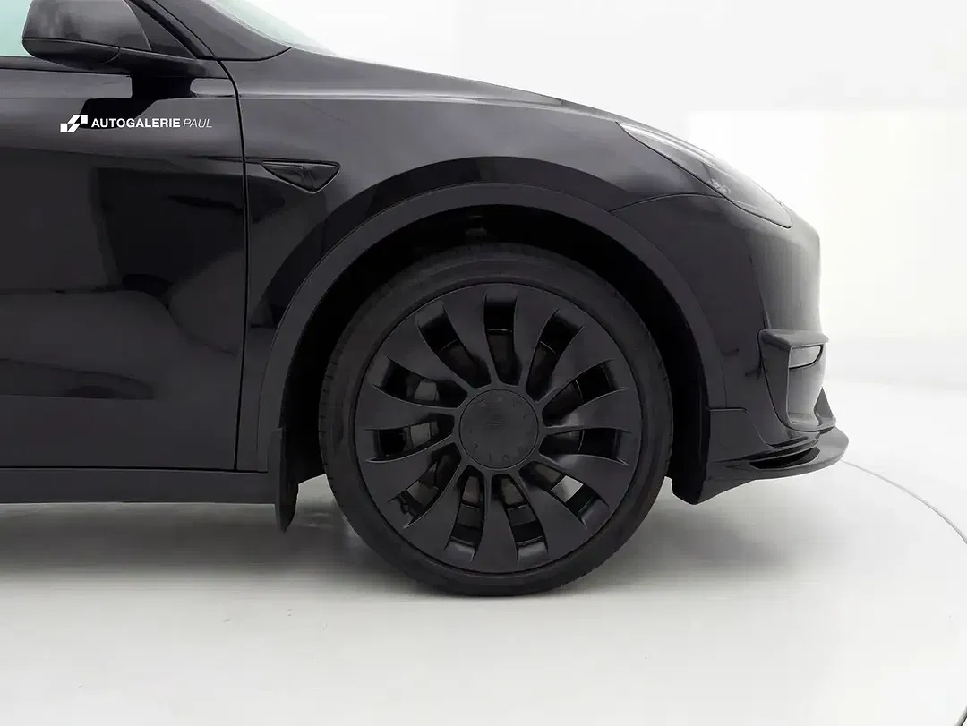 Tesla Model Y RWD Performance Standard Range - Thumbnail 4