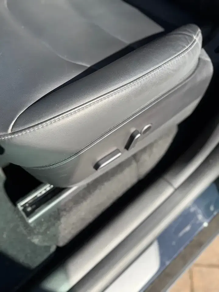 Tesla Model Y RWD Performance Standard Range - Thumbnail 6